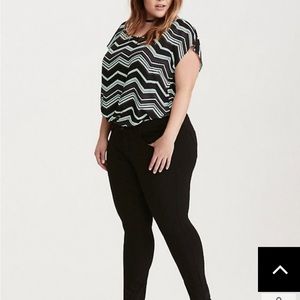 Torrid Size 0 Black, Mint & Grey Chevron Button Back Top